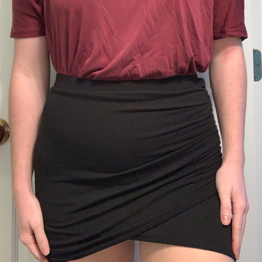 Forever 21 black ruched mini skirt